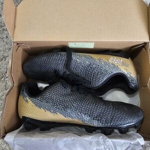 Kids Soccer Speed Viper Black and Gold Cleats Size 3.5 Youth